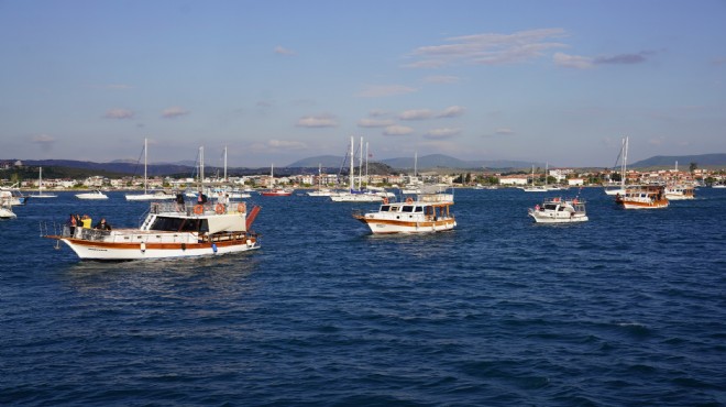 Seferihisar da marinaya karşı, tekneli protesto